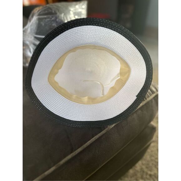 Beautiful stub bowler hat with patterned flower adjustable strap. Blk - Picture 14 of 16